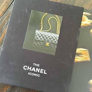 Chanel The Iconic booklet